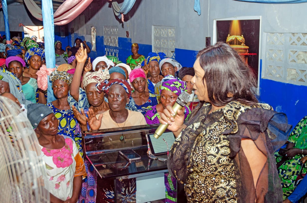 You are currently viewing Our dearest highly esteemed Big mummy Apostle Dr Blessing Onwuachi ministering to the people and widows of Benin Republic